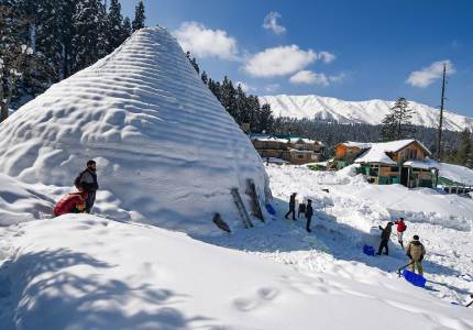 Himalayan Majesty: 9-Days Jammu, Srinagar, Gulmarg, Sonmarg & Pahalgam Tour