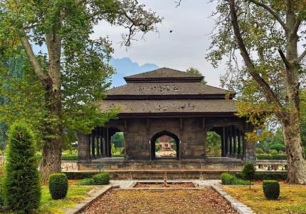 Blissful Kashmir Retreat: Chandigarh to Srinagar